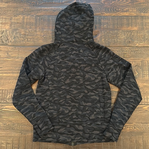 Lululemon Scuba Hoodie Light Cotton Fleece
Incognito Camo Multi Gator Green - Picture 4 of 5